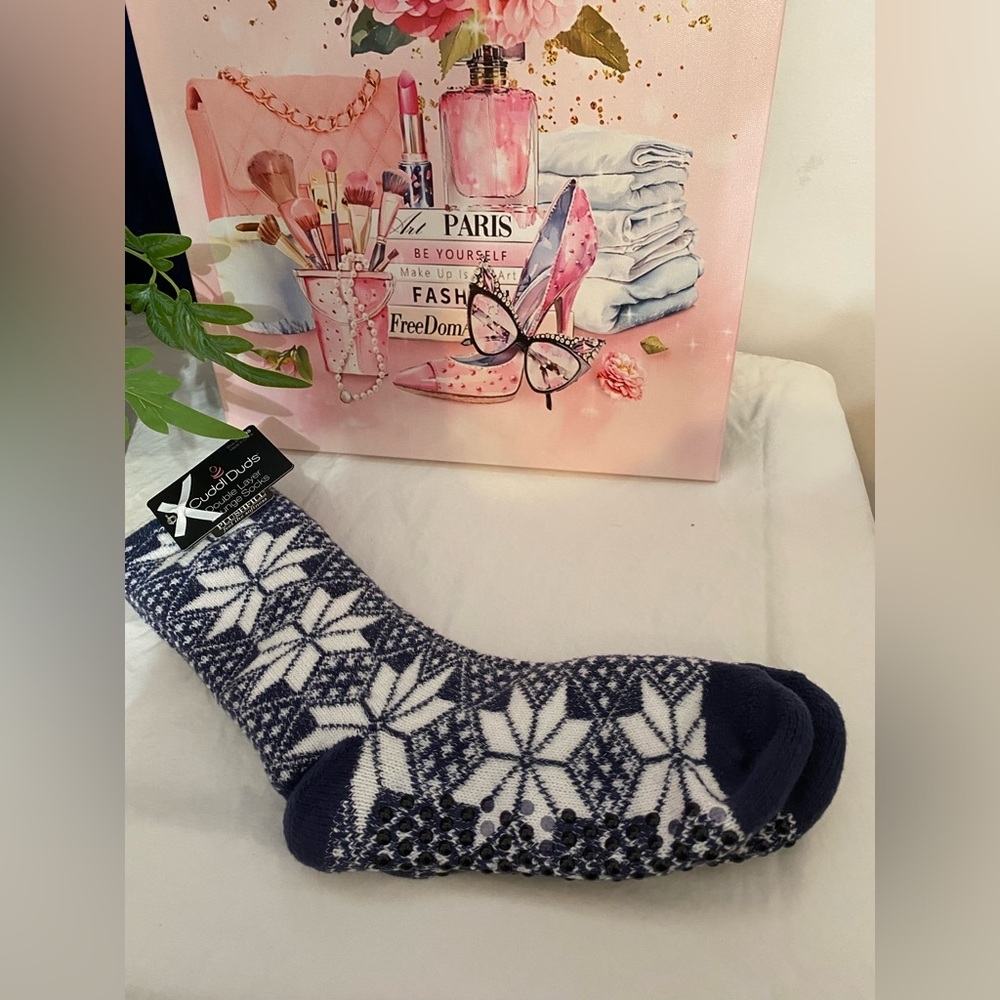 Cuddl duds plush gripper socks blue and white NWT Christmas